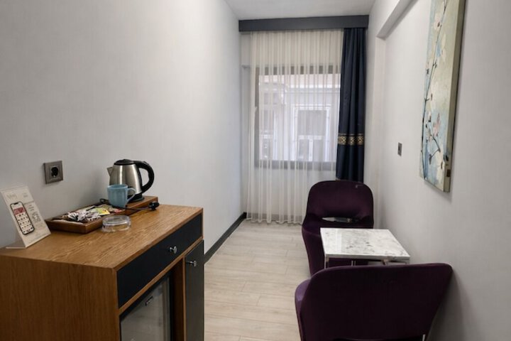 Room 12 of 30