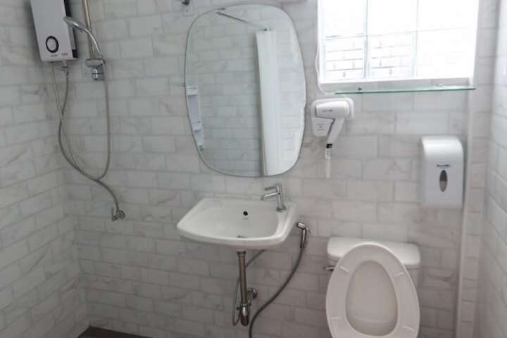 Room 9 of 34