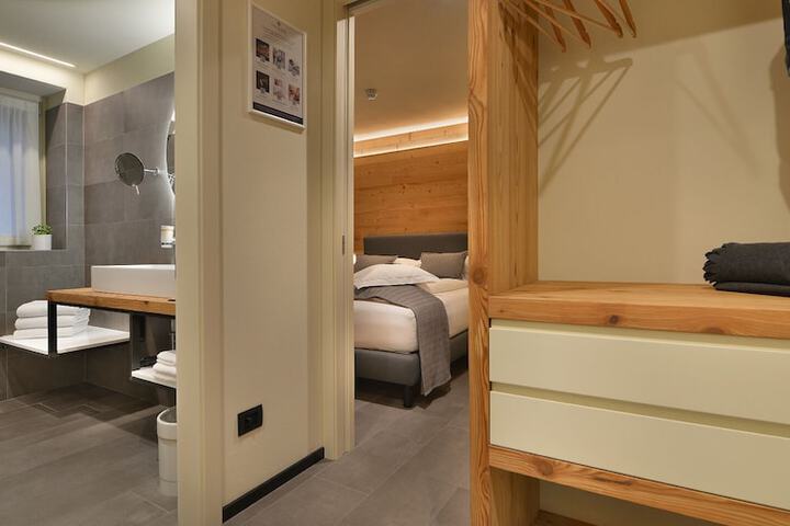 Room 63 of 162