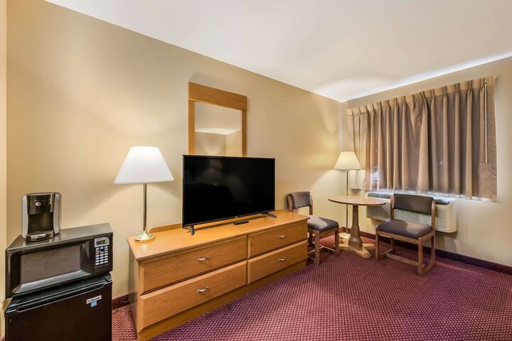 1 King Bed Accessible (1 of 17)