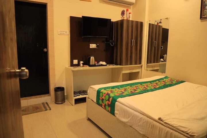 Room 6 of 17