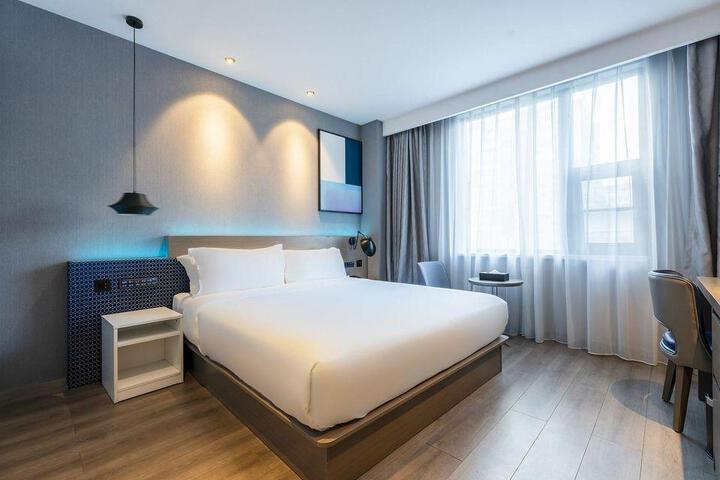Room 6 of 23