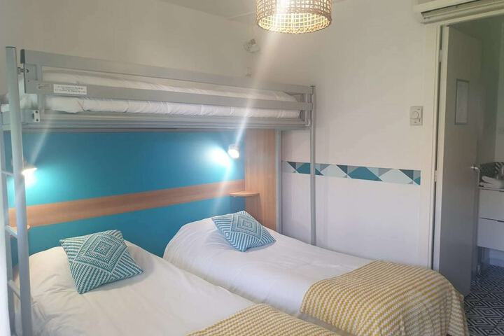 Room 44 of 128