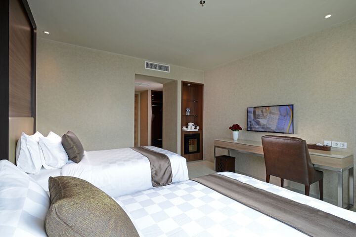 Room 6 of 34