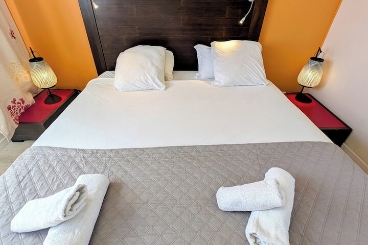 Room 42 of 97