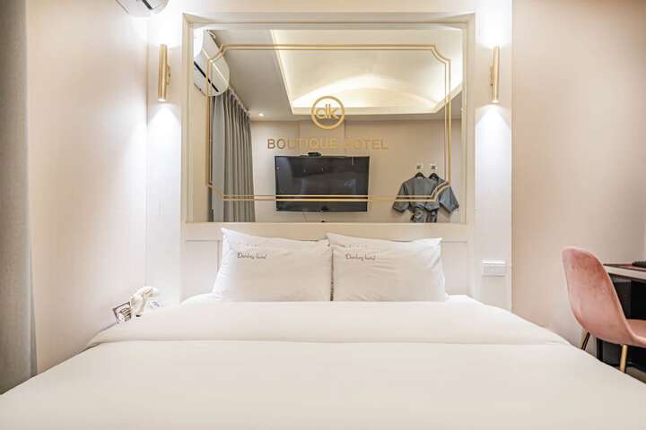 Room 22 of 38