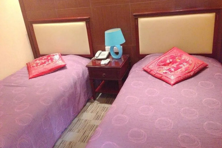 Room 6 of 19