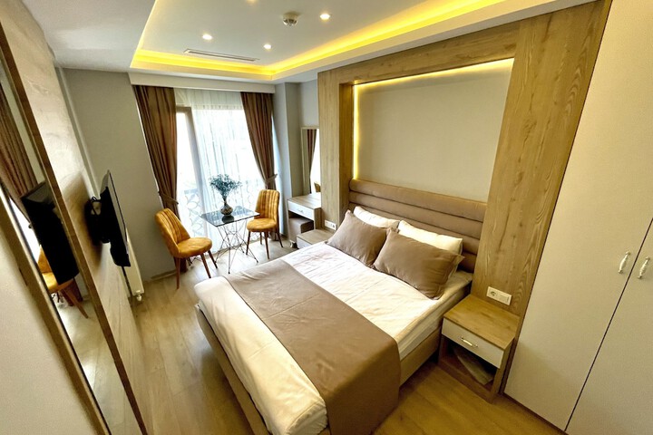 Room 13 of 34