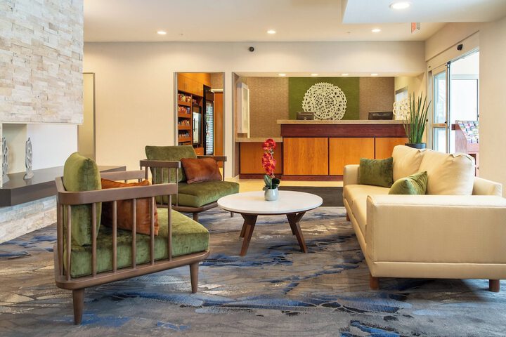 Lobby lounge