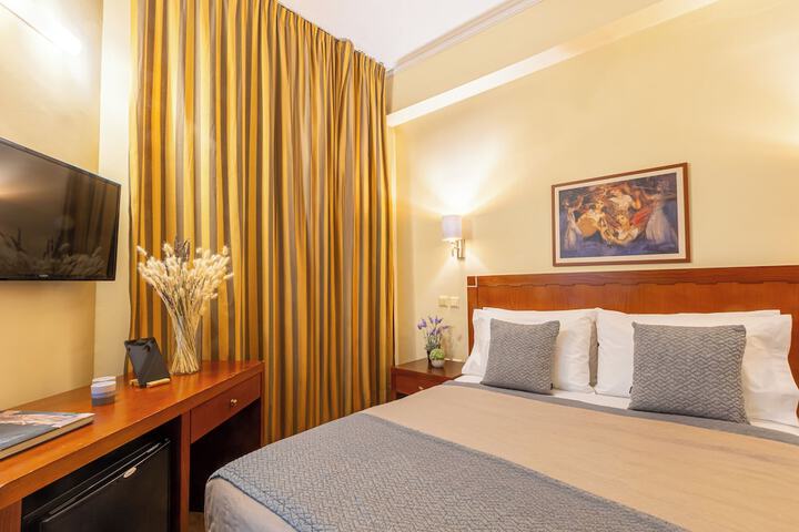 Room 33 of 60
