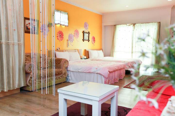 Room 4 of 18