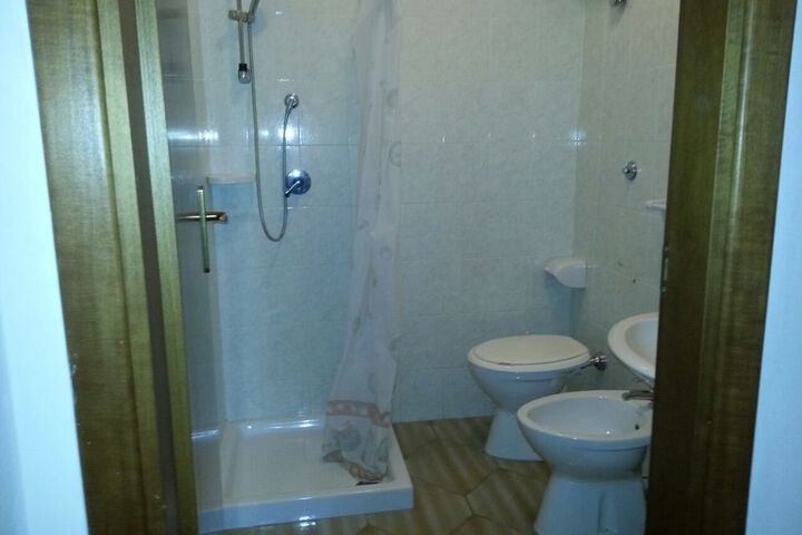 Room 7 of 13