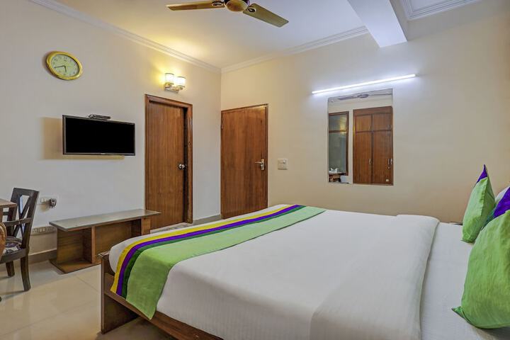 Room 11 of 29