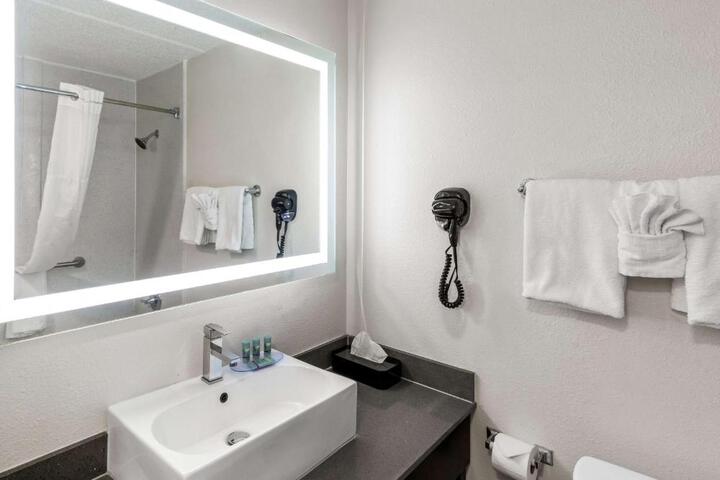 Room 16 of 23