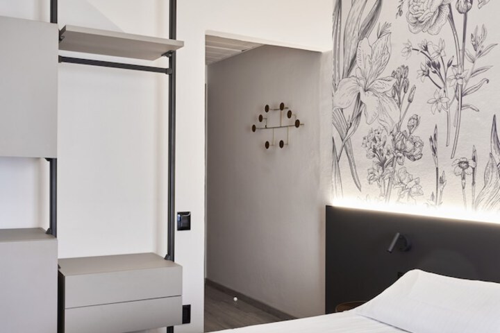Room 34 of 63
