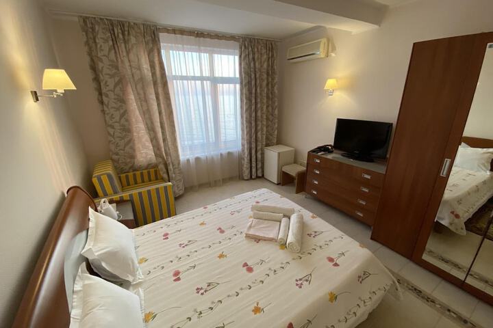 Room 5 of 43