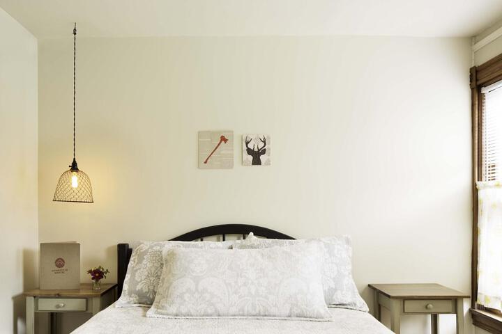 Room 5 of 12
