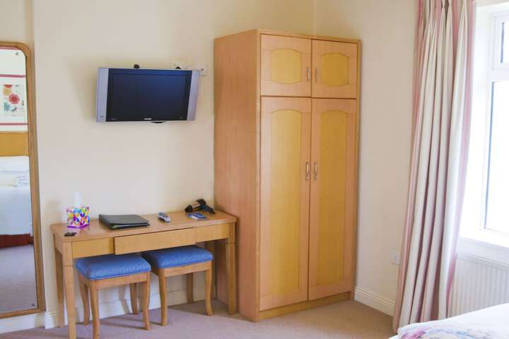 Room 11 of 27