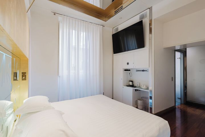 Room 33 of 87