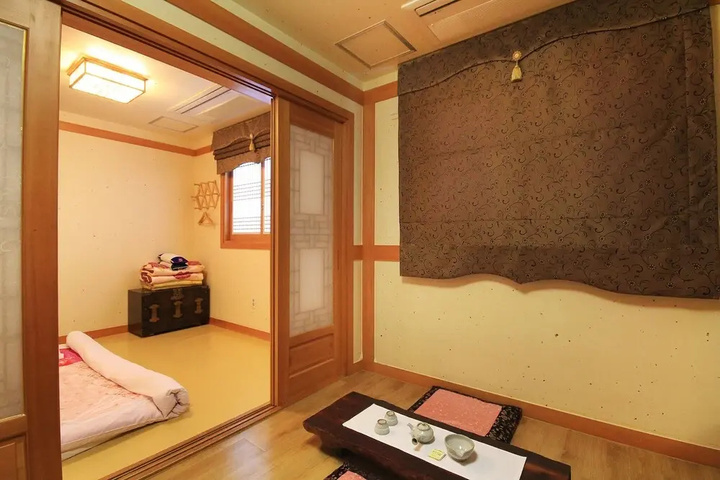 Room 2 of 6