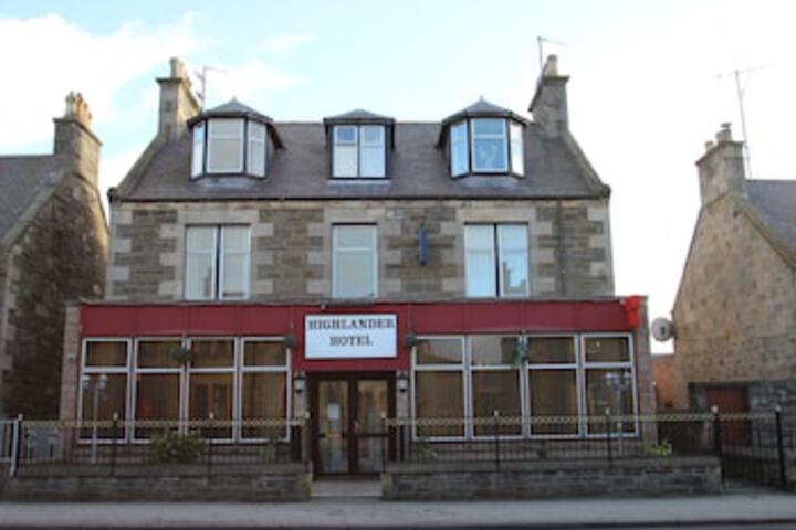 Highlander Hotel