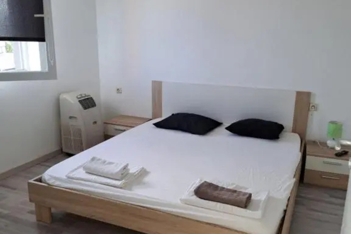 Room 3 of 10