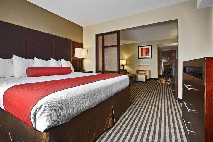 Suite King Bed Sofa (3 of 5)