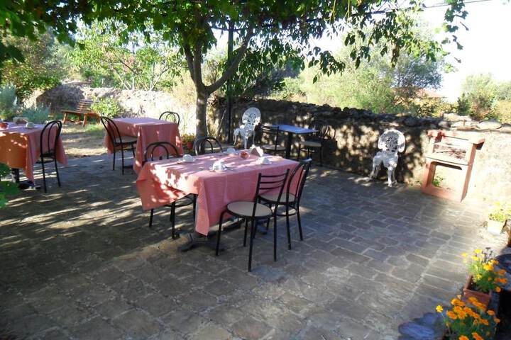 Dining 9 of 33