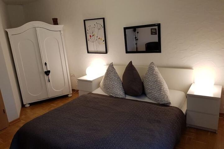 Room 6 of 144
