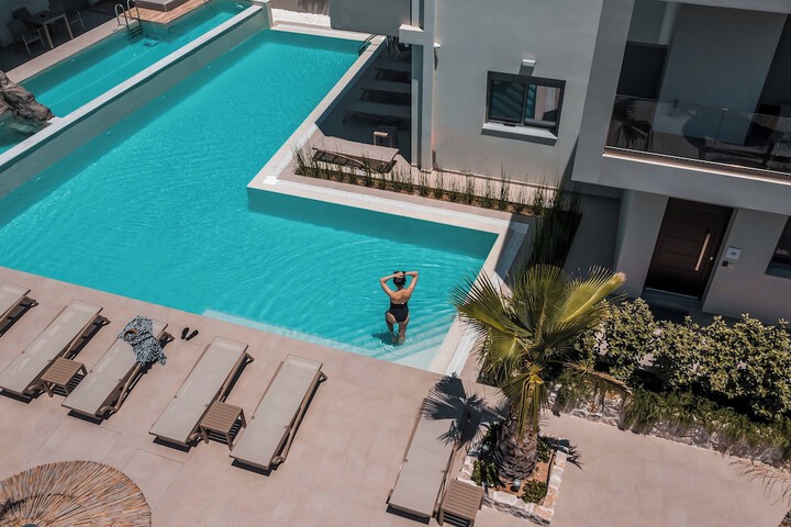 Pool 156 of 214