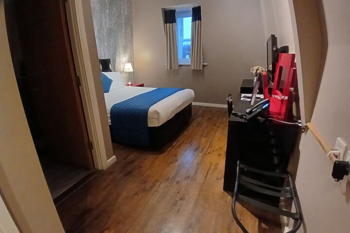 Room 54 of 182