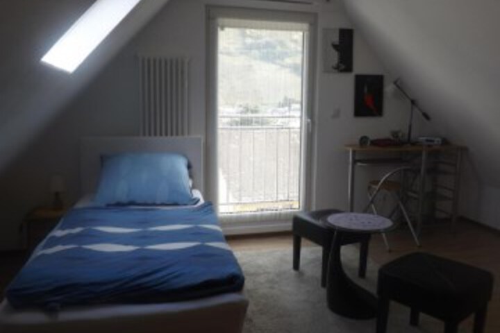 Room 5 of 33