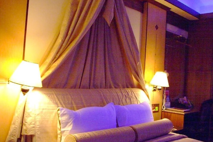 Room 6 of 51