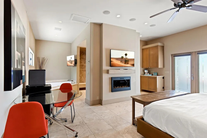 Room 4 of 14