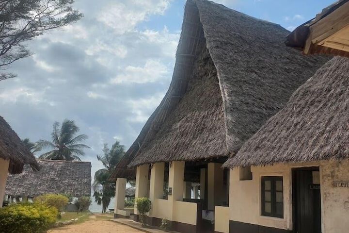 Twiga Lodge Tiwi