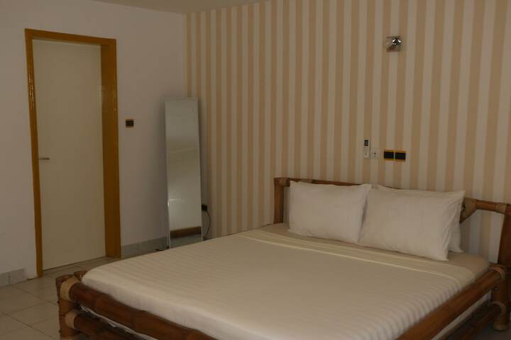 Room 9 of 40