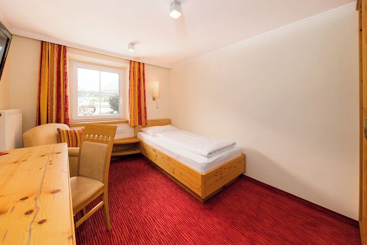Room 16 of 68