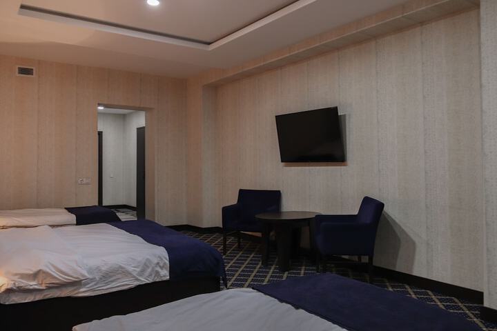 Room 17 of 38