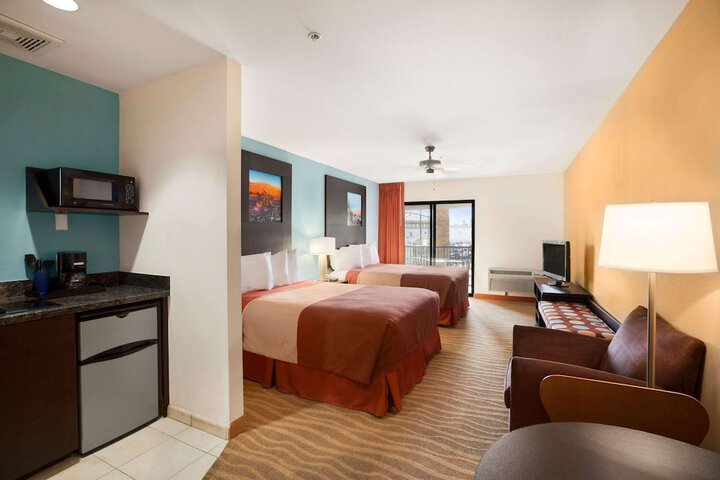 2 Queen Beds Ground Floor (2 of 16)