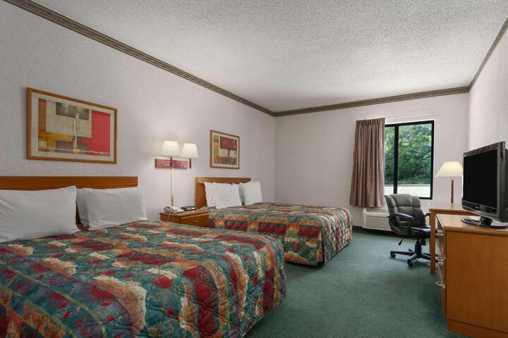 1 King Bed (4 of 8)