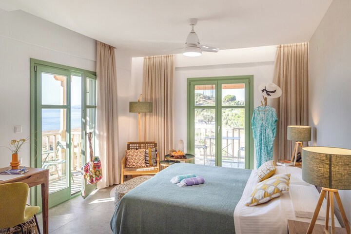 Room 2 of 16