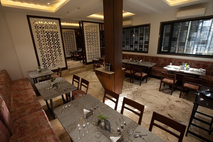 Dining 28 of 41