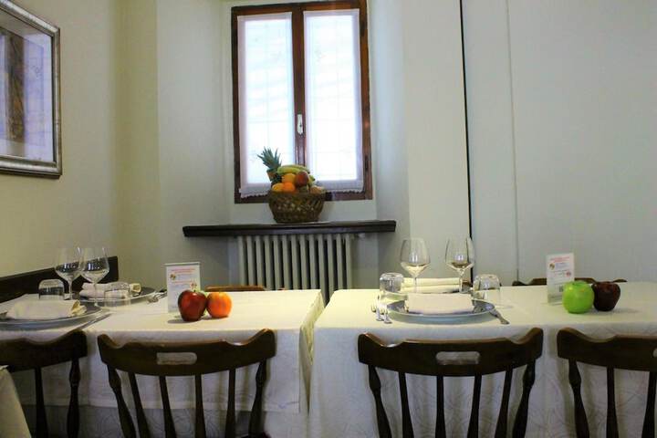 Dining 28 of 56