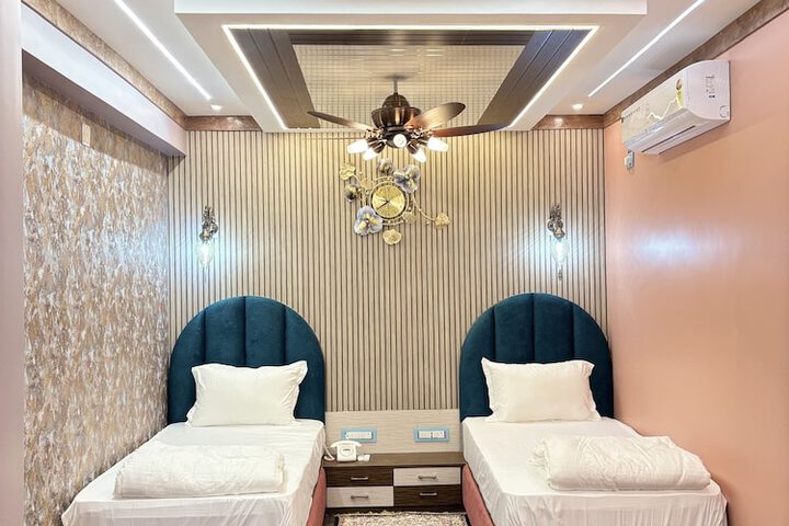 Room 15 of 31