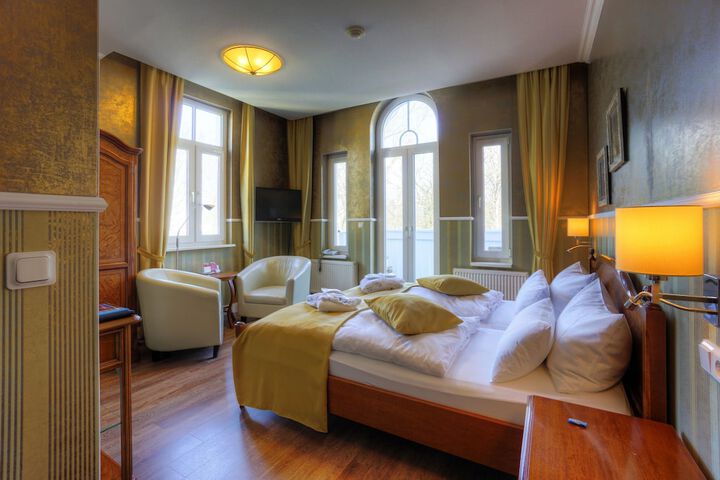 Room 10 of 33