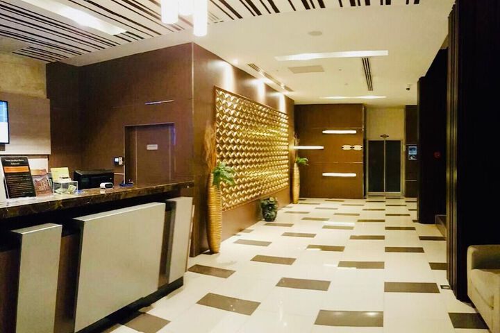 Entrance & Lobby