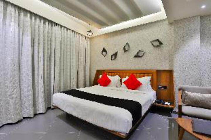 Room 4 of 4