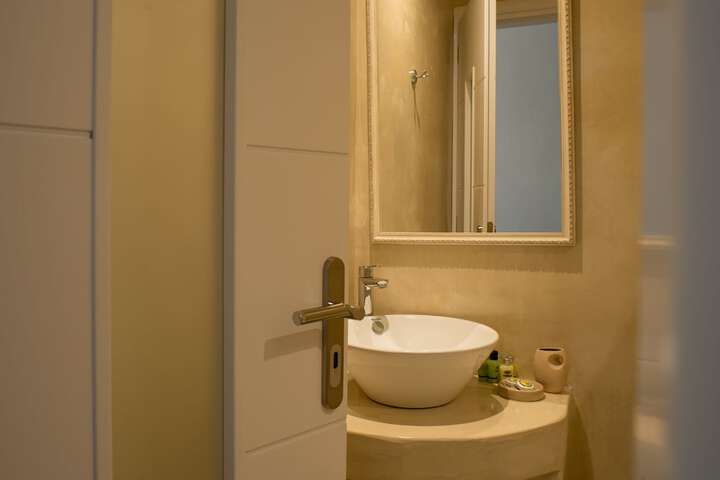 Room 45 of 63