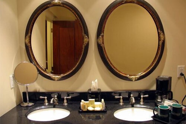 Bathroom sink