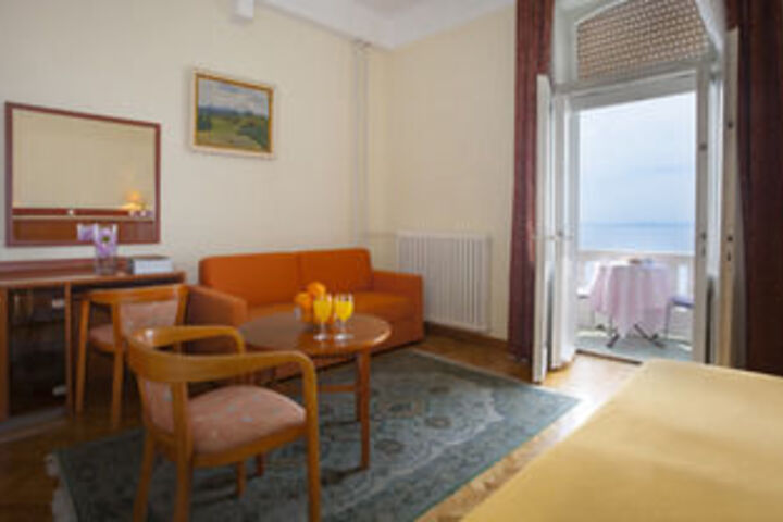 Room 17 of 18